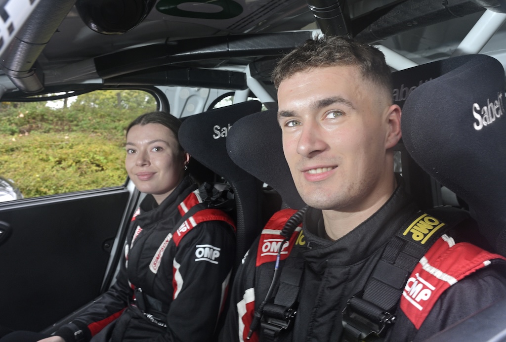 Jacob Egholm og Rikke Pilgaard tjekker ind til en servicepause.
(Foto: Michael Eisenberg)